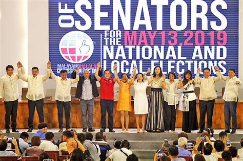 Comelec proclaims 12 winning senators .